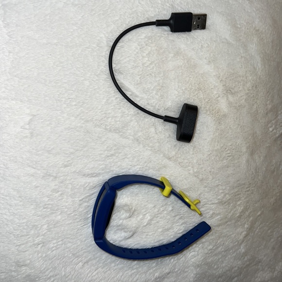 Fitbit Ace 2 band for Kids 6+ One size with Accessories - Picture 3 of 12